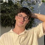 Soy un chico universitario de 18 años, con muchas ganas de enseñar
